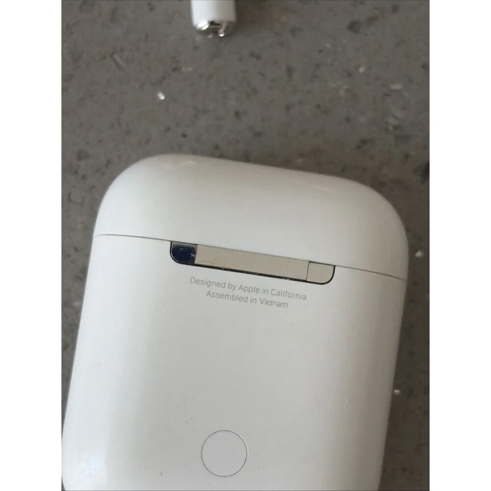 Apple AirPods 1st Generation Complete Set A1523 A1722 A1602 working